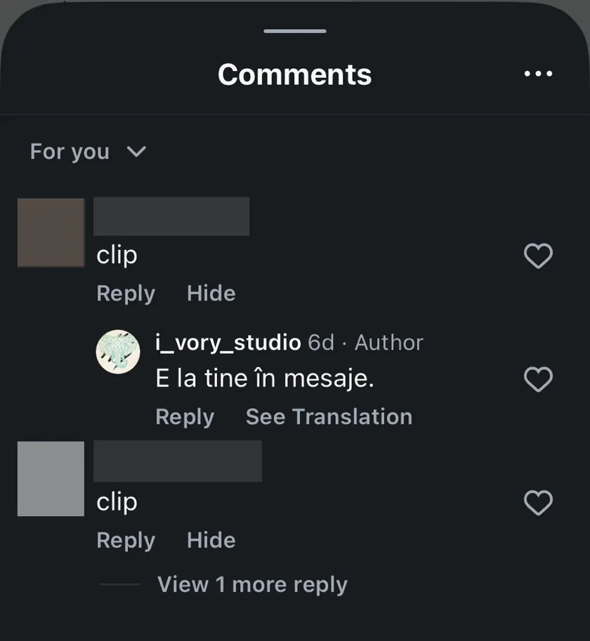Comentariile cu cuvântul clip și răspunsul automat al contului: E la tine în mesaje